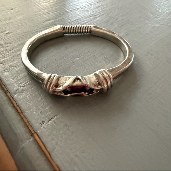 Uno de 50 Silver Hinged Purple Gem Stone Bracelet - Picture 7 of 10